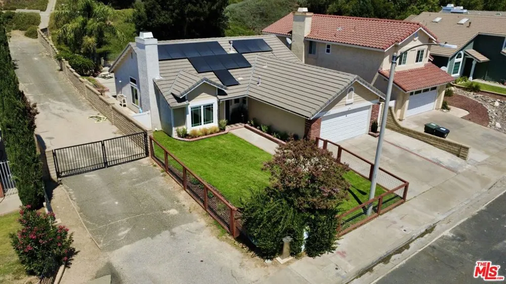 22537 Cardiff Drive Santa Clarita, CA 91350