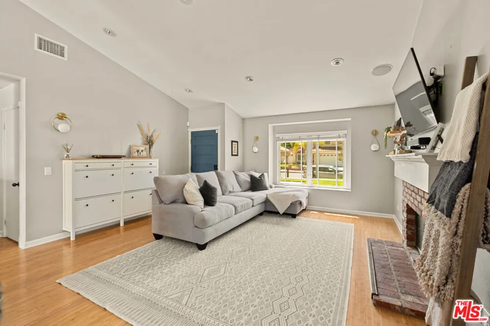 22537 Cardiff Drive Santa Clarita, CA 91350