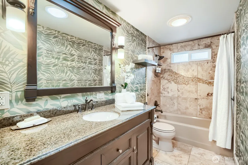 18529 SE 244th Place Covington, WA 98042