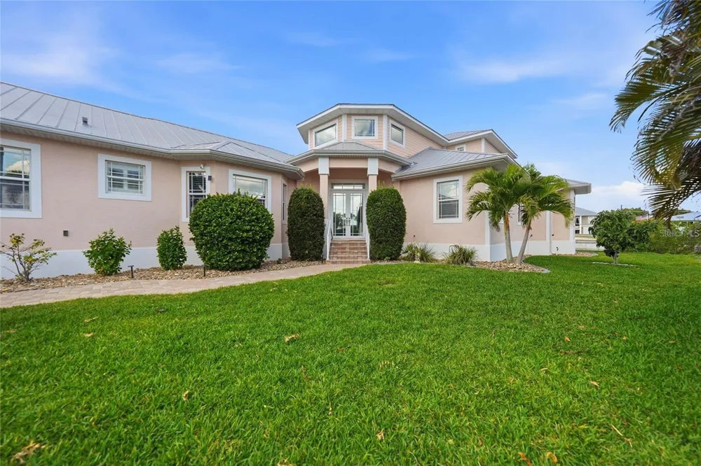 534 CANAL WAY Punta Gorda, FL 33950