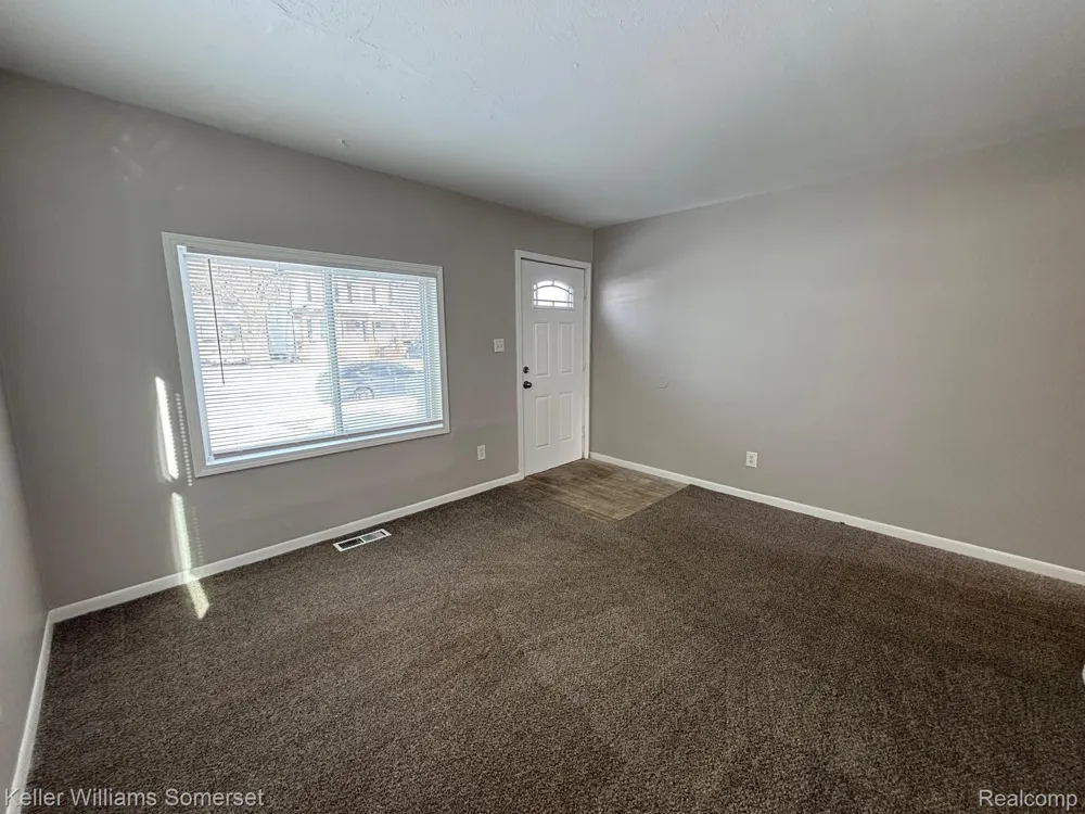 11340 Fisher Avenue Warren City, MI 48089