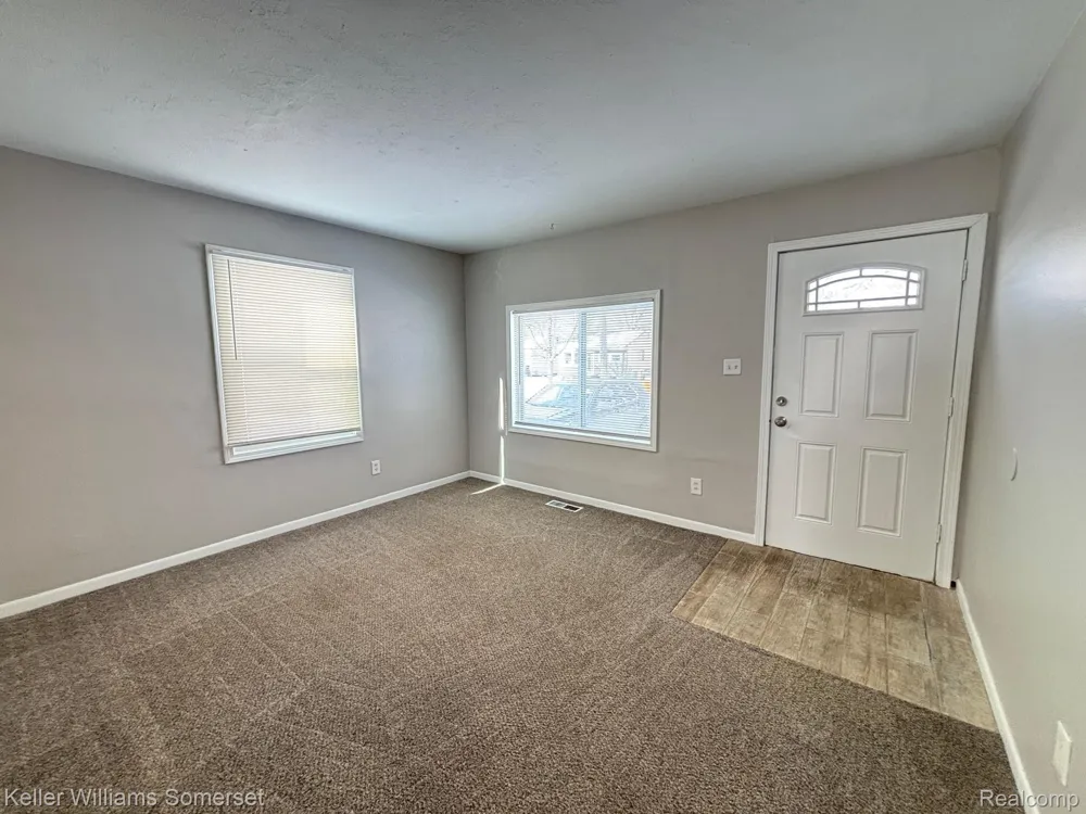 11340 Fisher Avenue Warren City, MI 48089