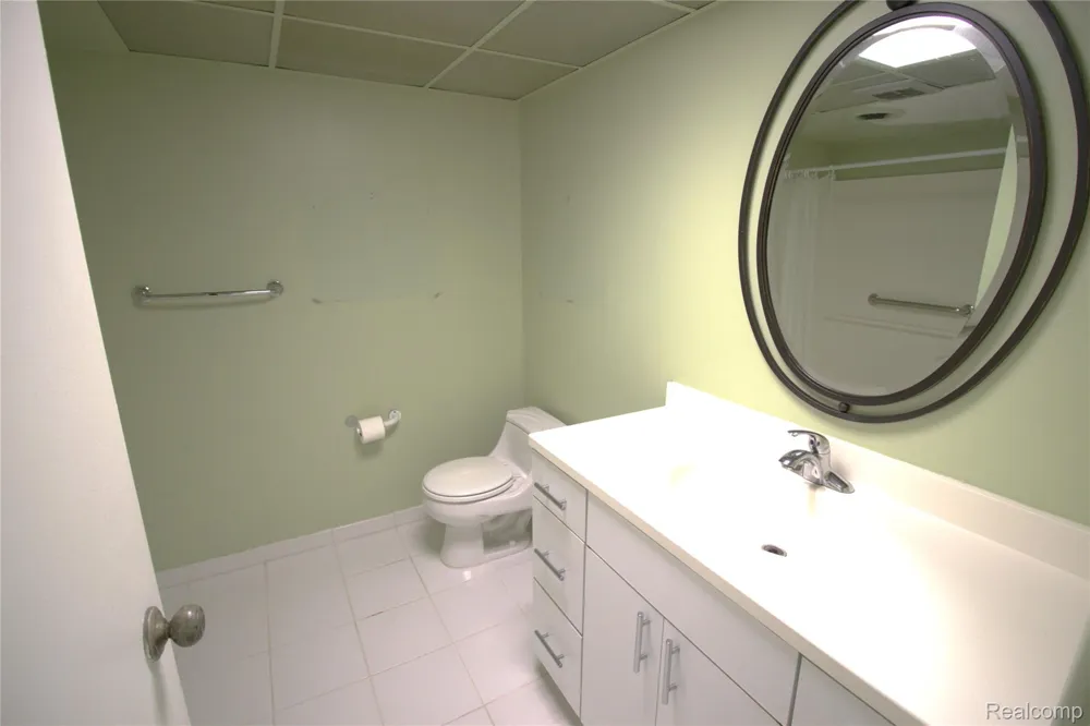 3301 Biddle Avenue #2B Wyandotte City, MI 48192