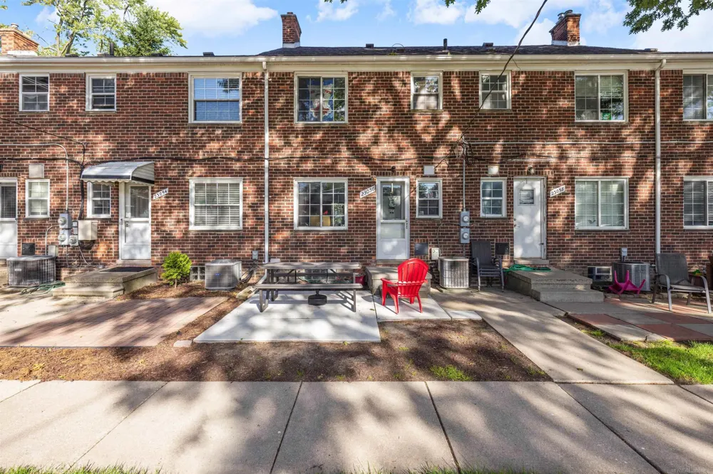 23056 Gary Lane St Clair Shores City, MI 48080