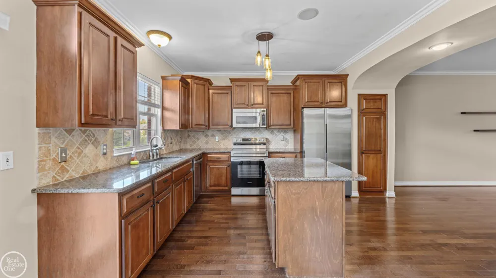 6013 Windemere Lane Shelby Charter Township, MI 48316
