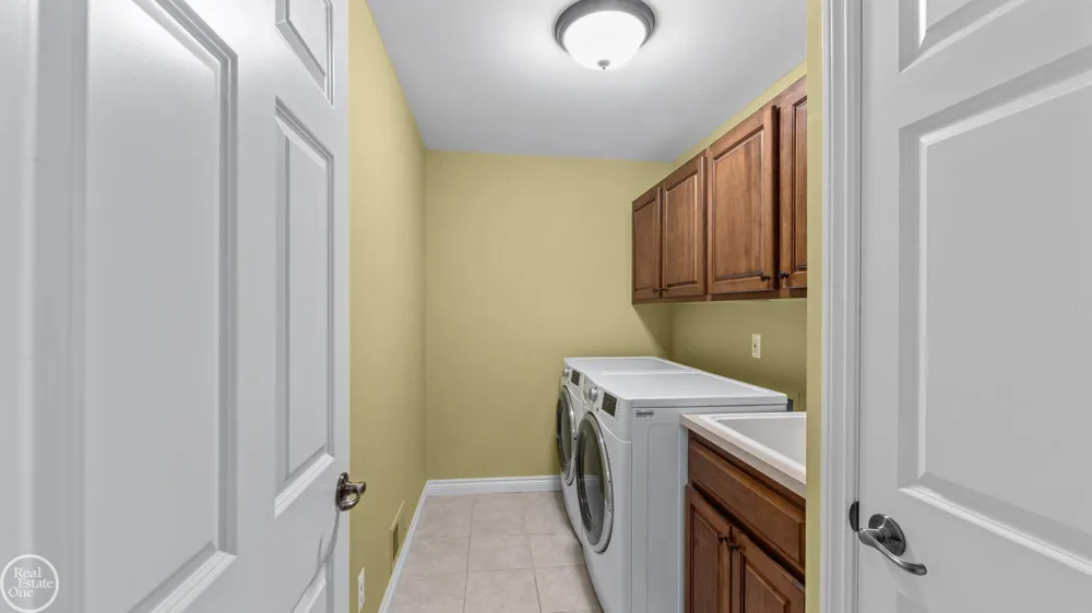 6013 Windemere Lane Shelby Charter Township, MI 48316