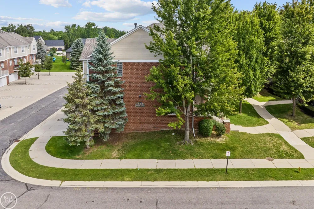 6013 Windemere Lane Shelby Charter Township, MI 48316