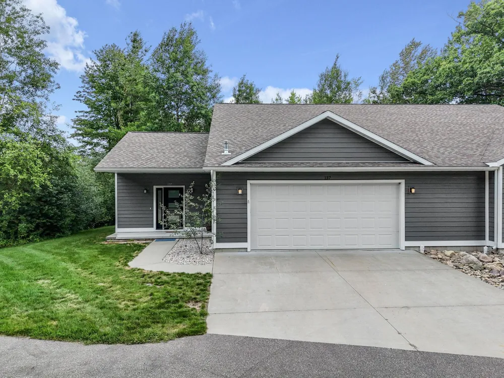 137 Davidsen Shores Drive Cadillac City, MI 49601