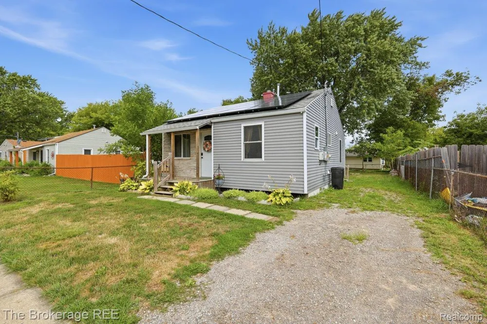 1233 Carman Burton City, MI 48529