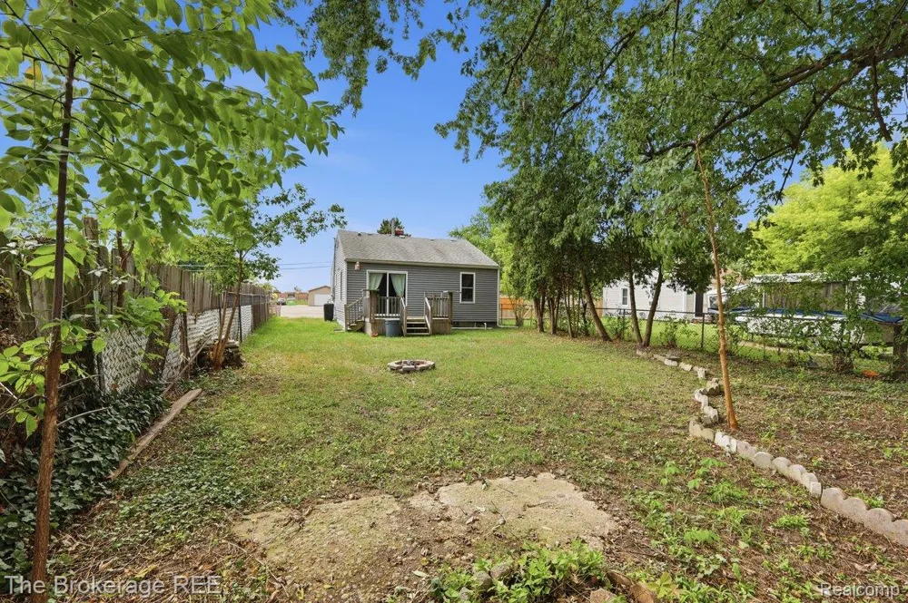 1233 Carman Burton City, MI 48529