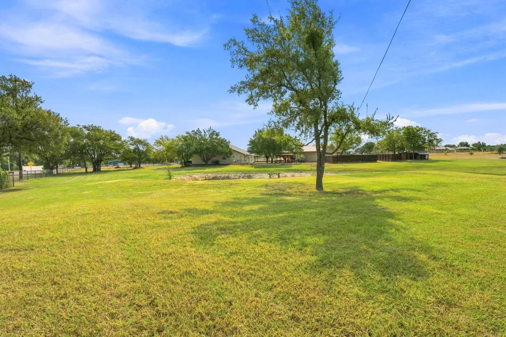 102 Valley View Drive E Leander, TX 78641