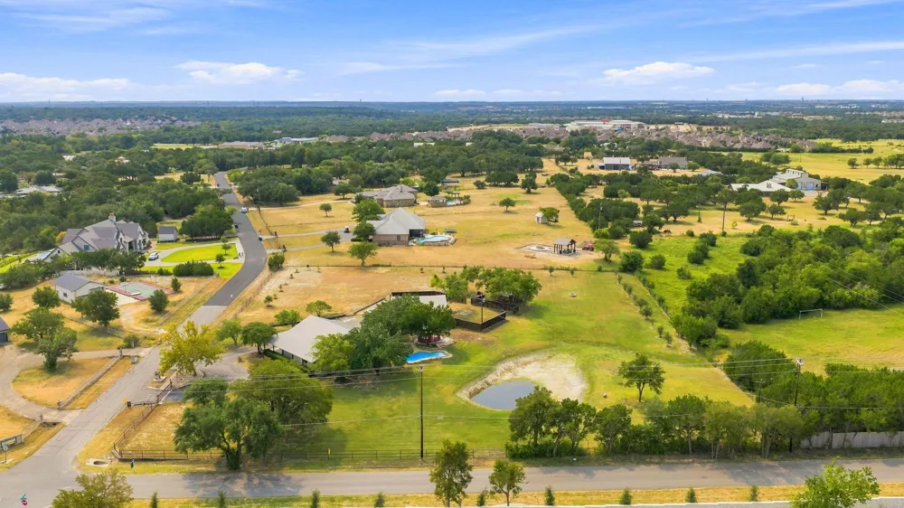 102 Valley View Drive E Leander, TX 78641