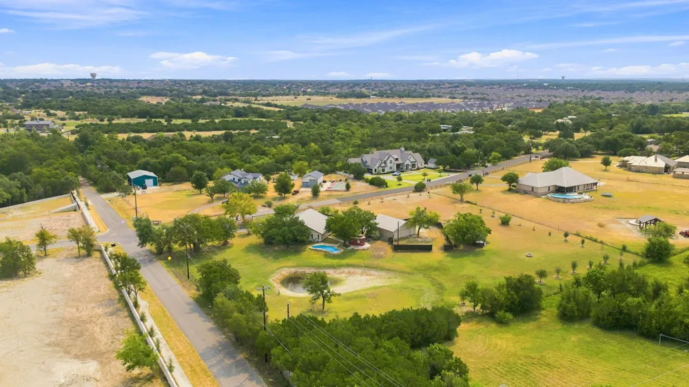 102 Valley View Drive E Leander, TX 78641