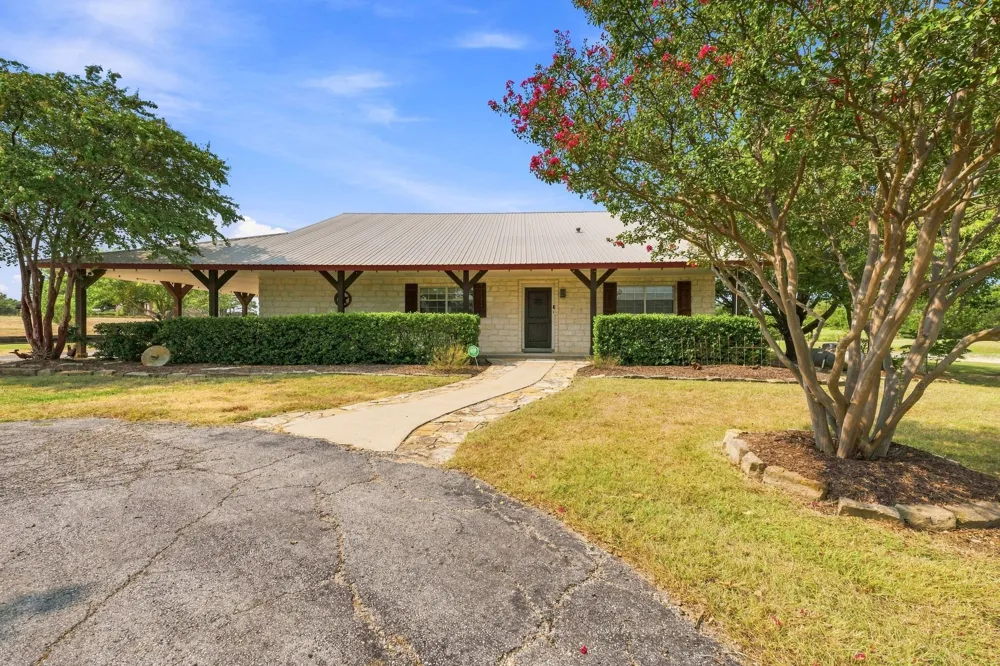 102 Valley View Drive E Leander, TX 78641