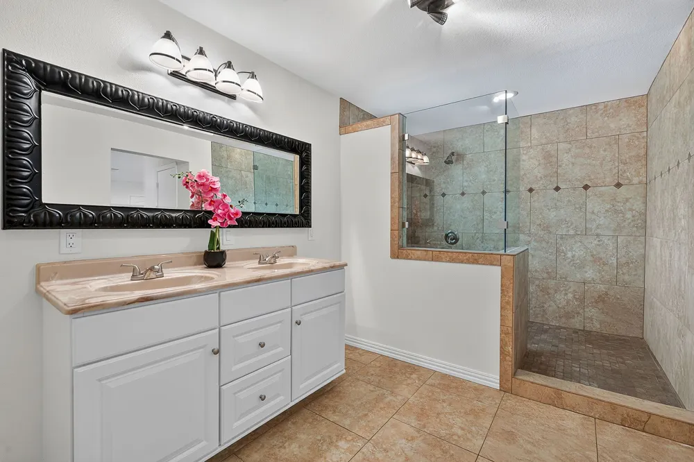 102 Valley View Drive E Leander, TX 78641