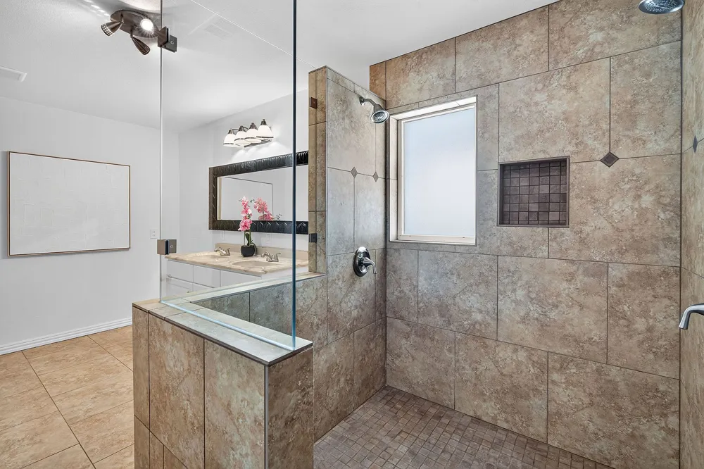 102 Valley View Drive E Leander, TX 78641