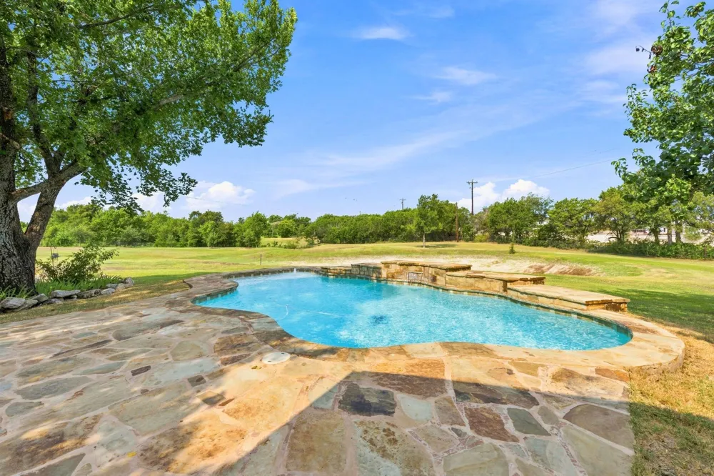 102 Valley View Drive E Leander, TX 78641