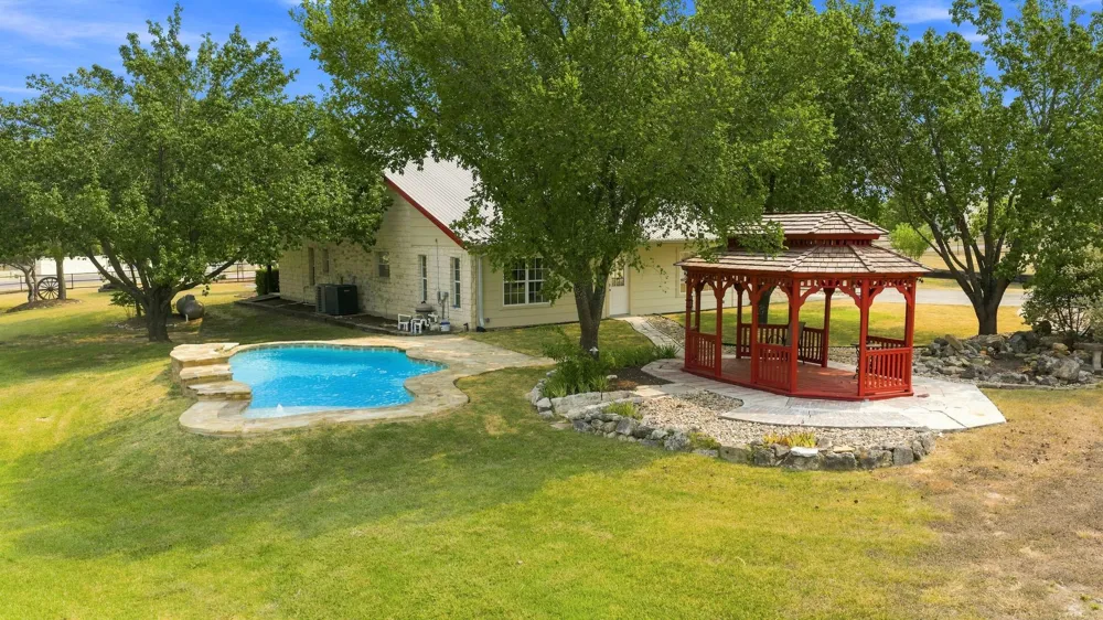 102 Valley View Drive E Leander, TX 78641