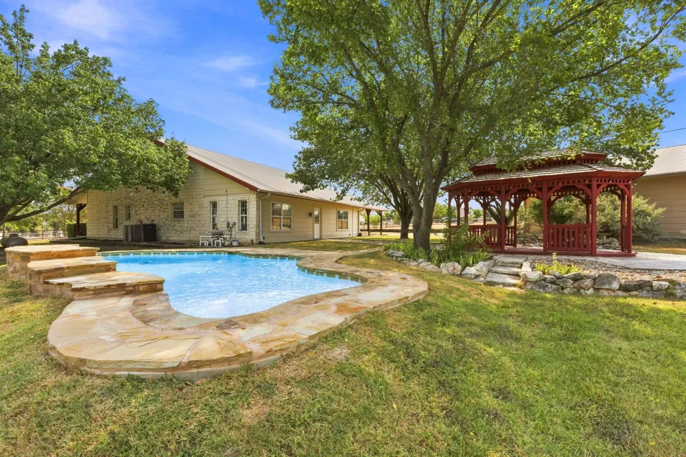 102 Valley View Drive E Leander, TX 78641