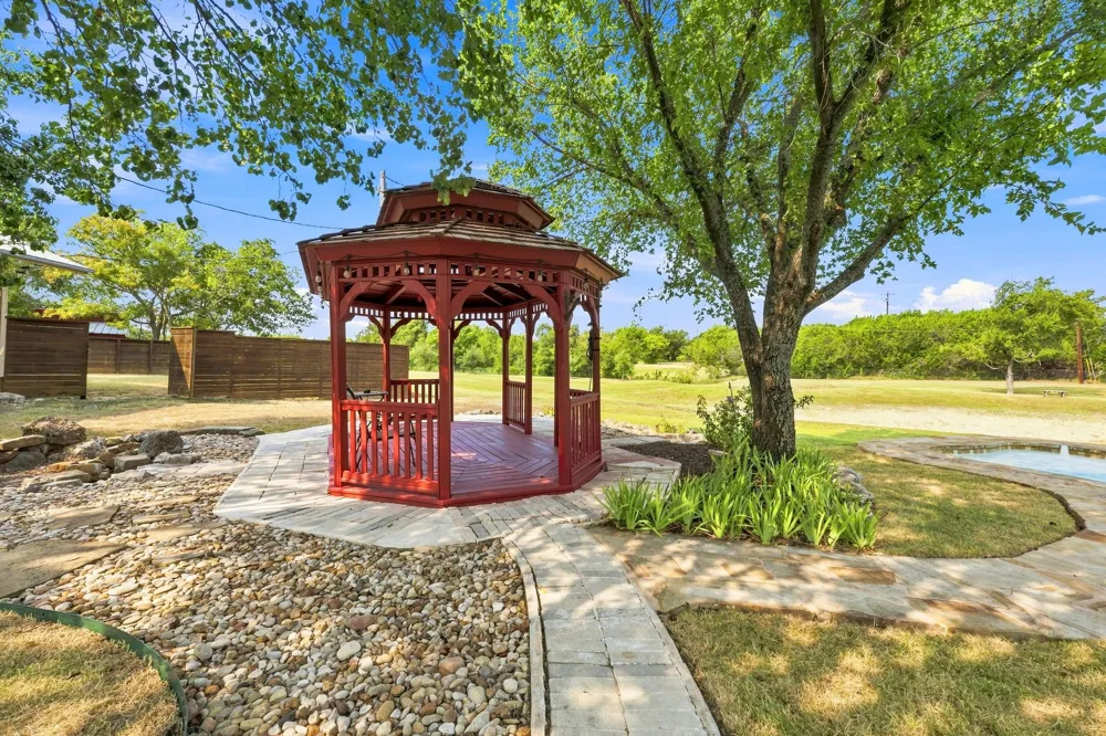 102 Valley View Drive E Leander, TX 78641