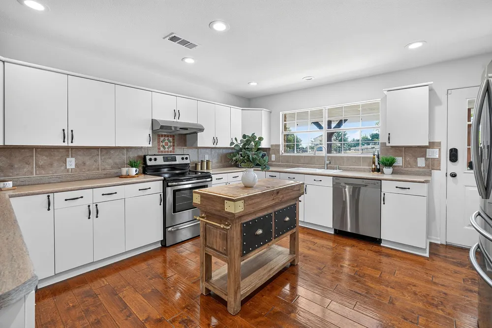 102 Valley View Drive E Leander, TX 78641
