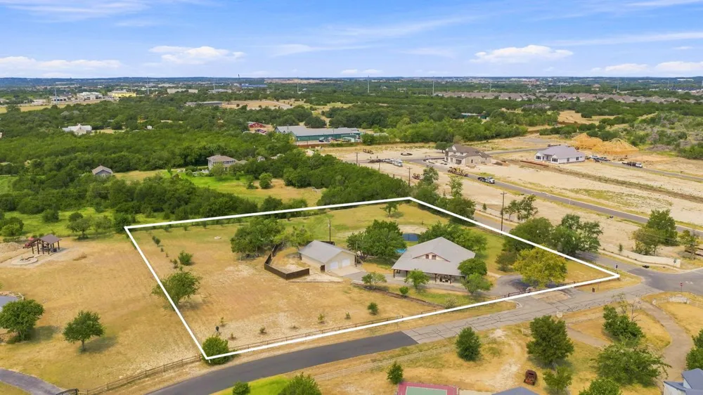102 Valley View Drive E Leander, TX 78641