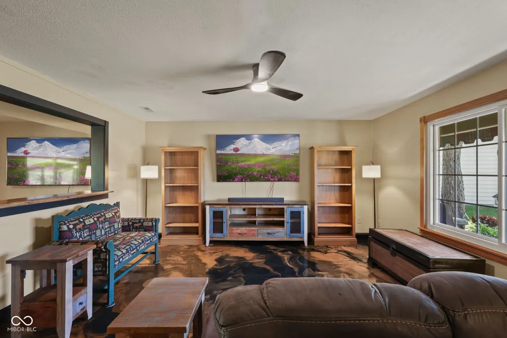 715 Shoreline Court Franklin, IN 46131
