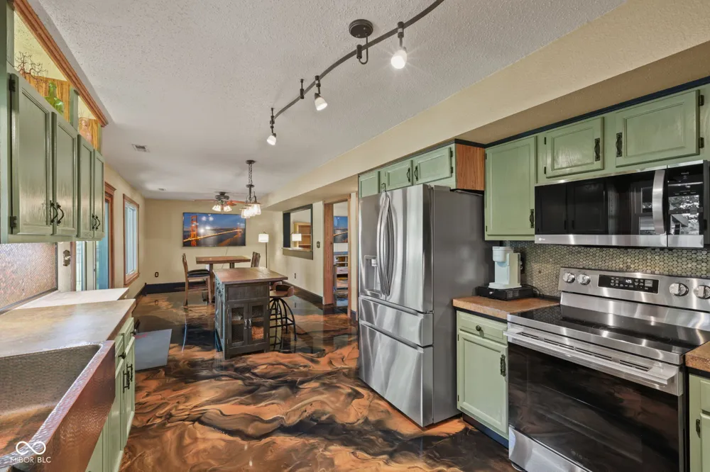 715 Shoreline Court Franklin, IN 46131