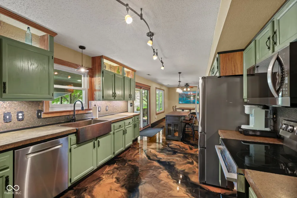 715 Shoreline Court Franklin, IN 46131