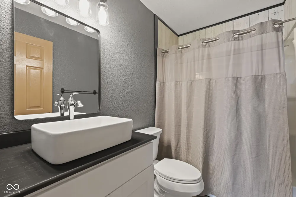 715 Shoreline Court Franklin, IN 46131