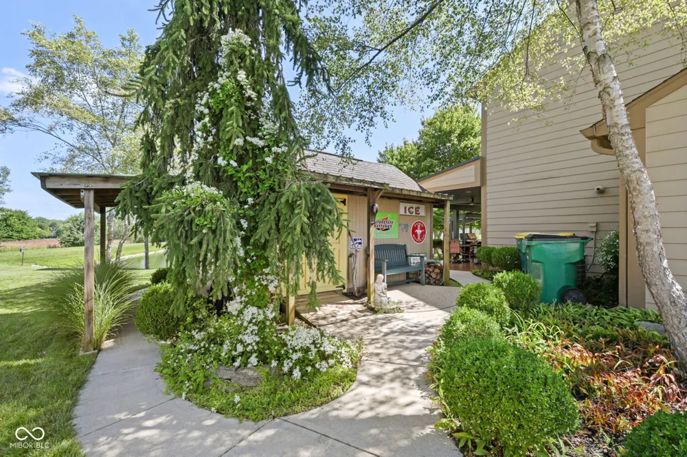 715 Shoreline Court Franklin, IN 46131