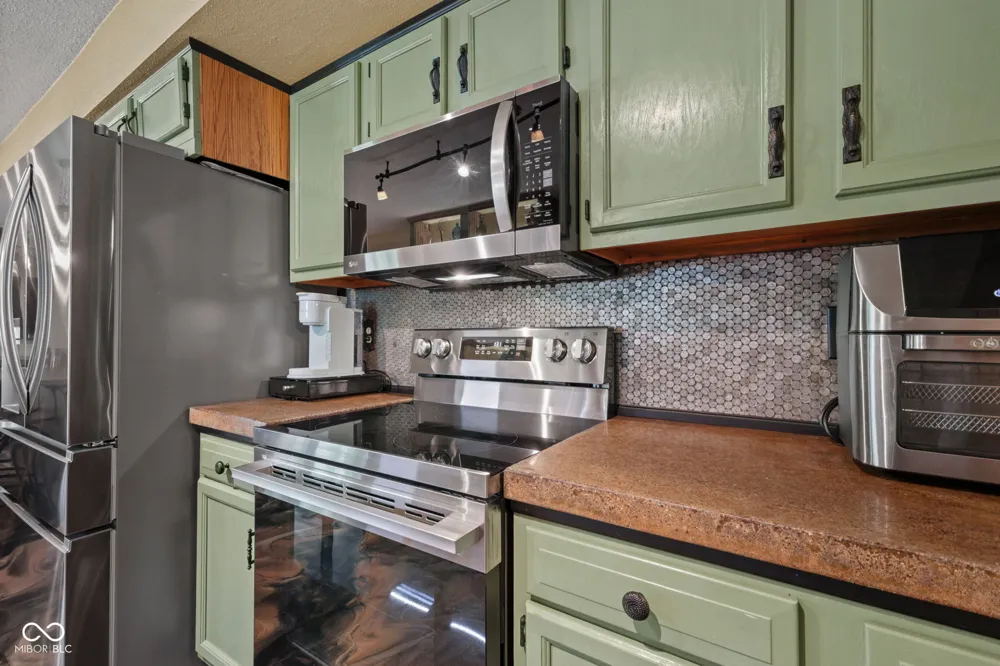 715 Shoreline Court Franklin, IN 46131