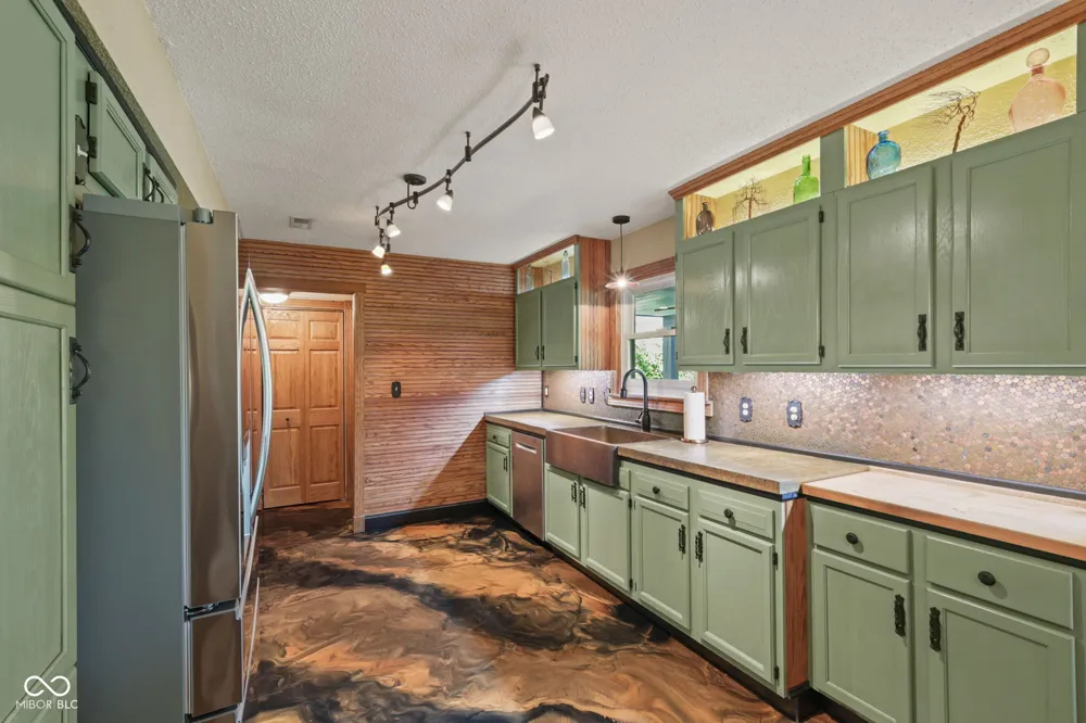 715 Shoreline Court Franklin, IN 46131