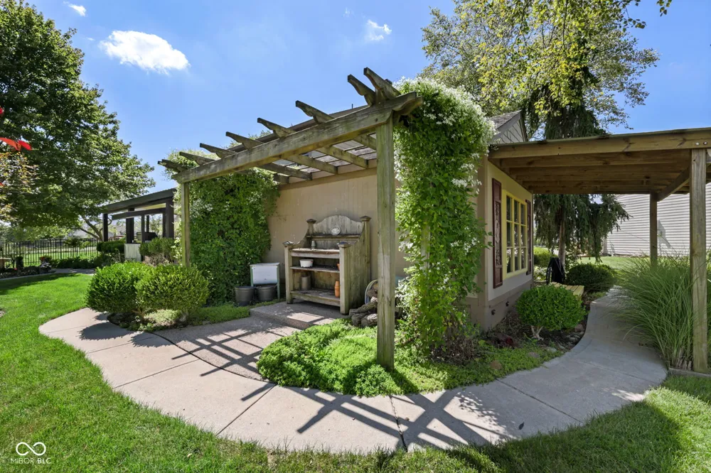715 Shoreline Court Franklin, IN 46131