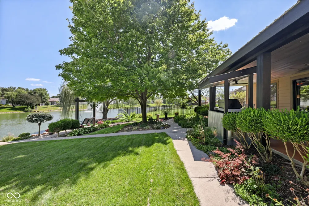 715 Shoreline Court Franklin, IN 46131