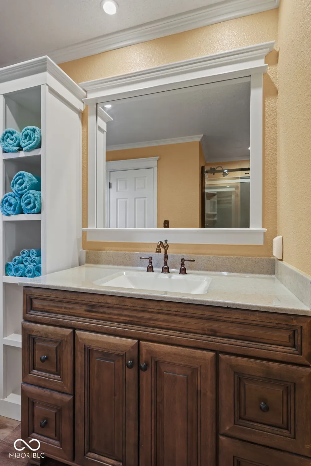 715 Shoreline Court Franklin, IN 46131