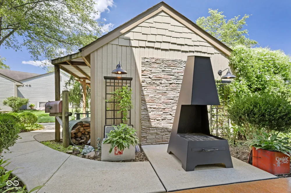 715 Shoreline Court Franklin, IN 46131