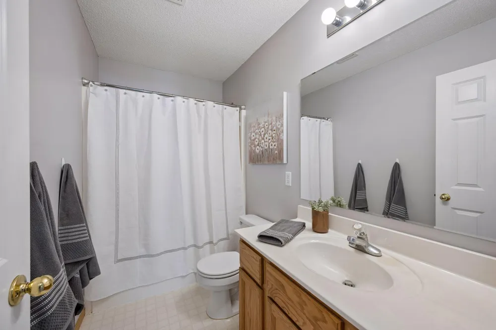 17586 91st Avenue Maple Grove, MN 55311
