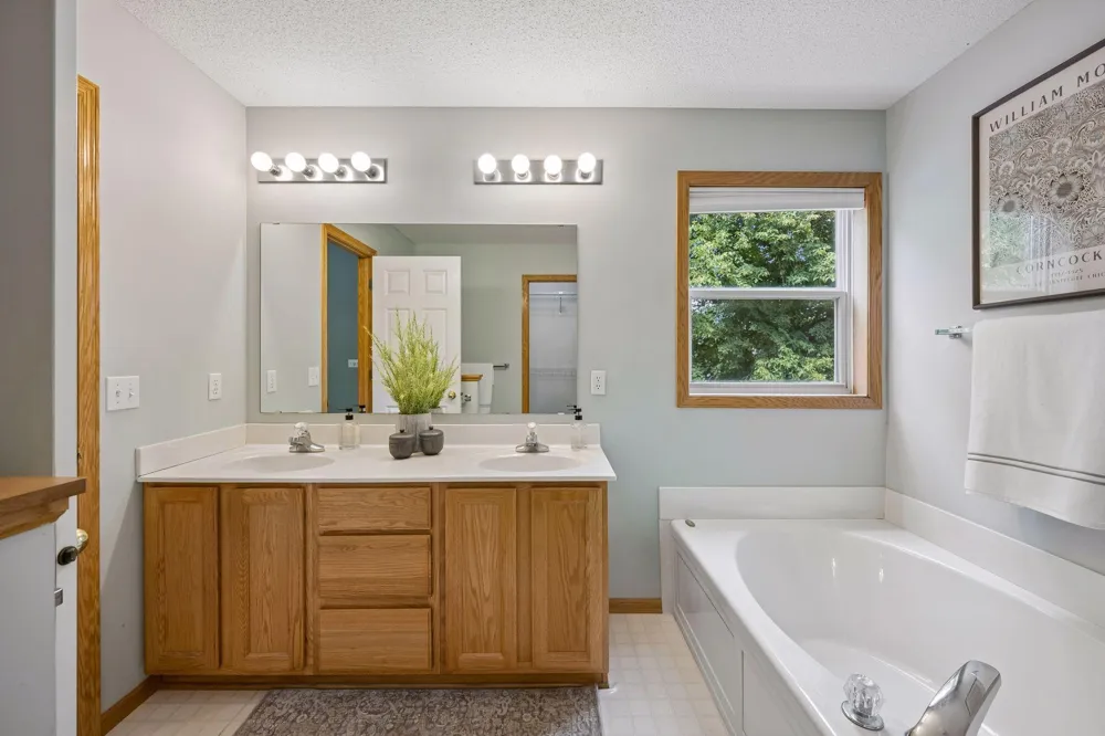 17586 91st Avenue Maple Grove, MN 55311