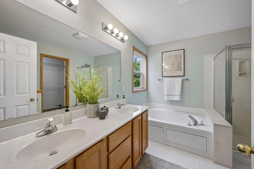 17586 91st Avenue Maple Grove, MN 55311