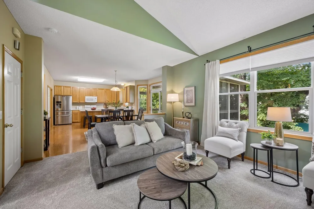 17586 91st Avenue Maple Grove, MN 55311