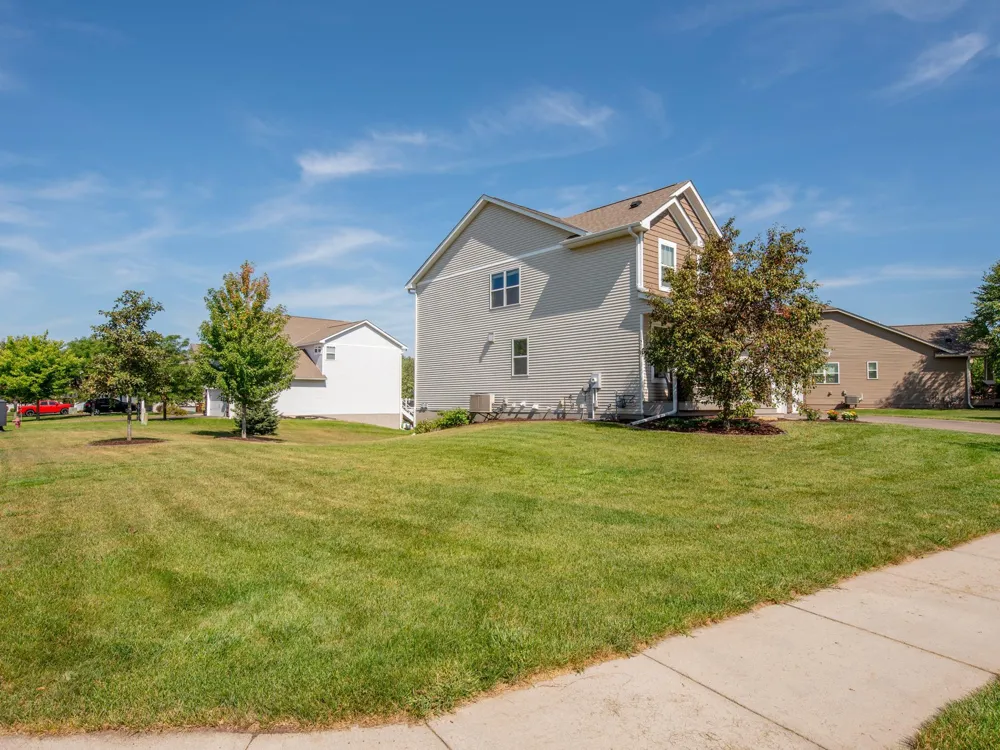 9827 66th Street S Cottage Grove, MN 55016