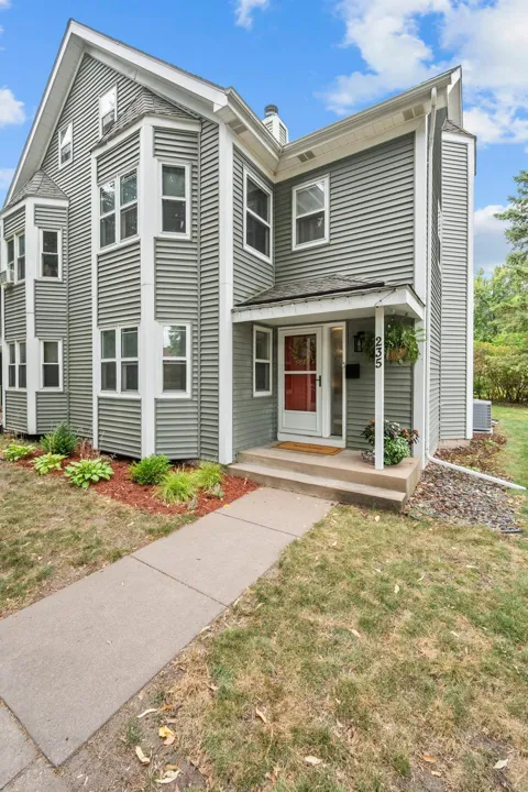 235 Kent Street