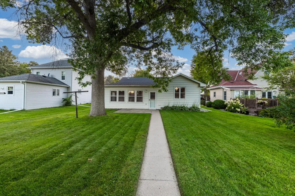 307 S 4th Street Le Sueur, MN 56058