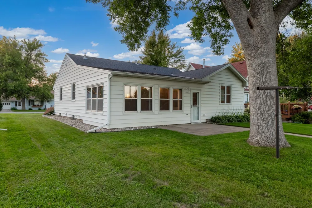307 S 4th Street Le Sueur, MN 56058