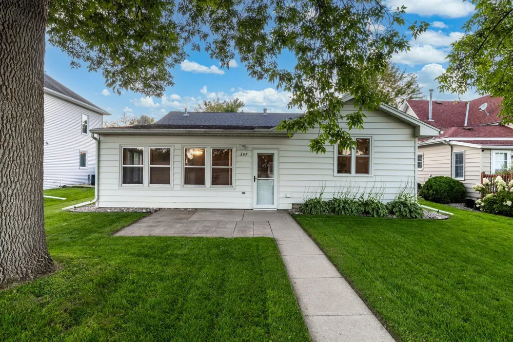 307 S 4th Street Le Sueur, MN 56058