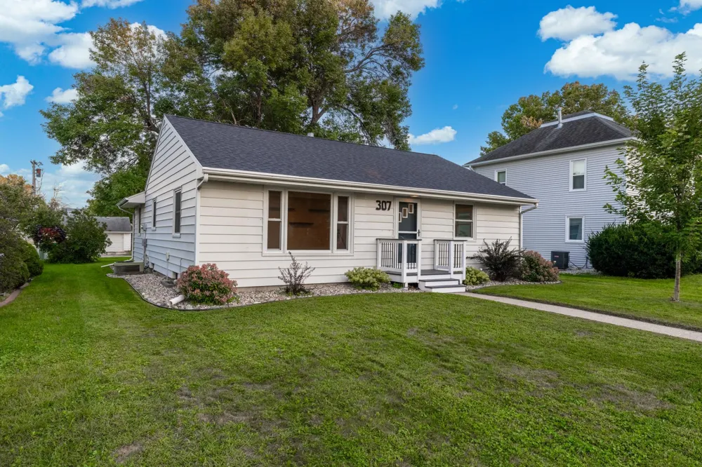 307 S 4th Street Le Sueur, MN 56058