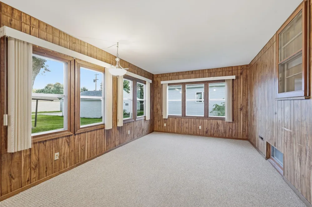307 S 4th Street Le Sueur, MN 56058
