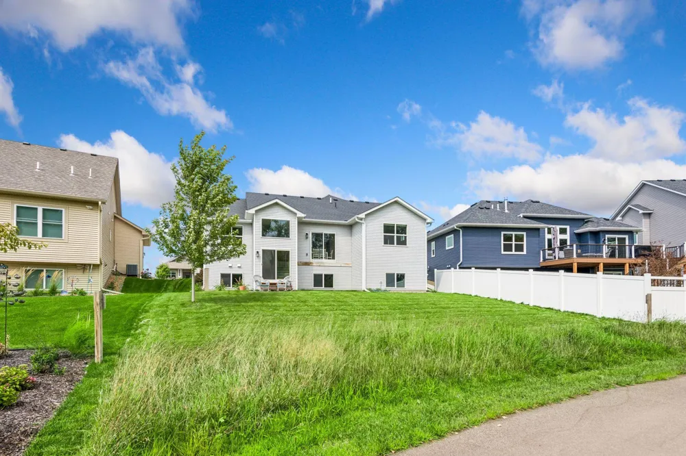 1558 Spruce Street Farmington, MN 55024