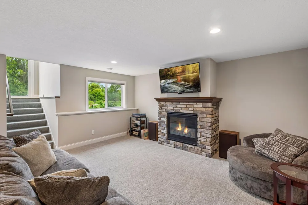 1558 Spruce Street Farmington, MN 55024
